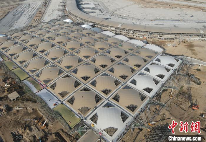 重庆时时彩：柬埔寨金边德崇国际机场建设者欢度中国龙年春节